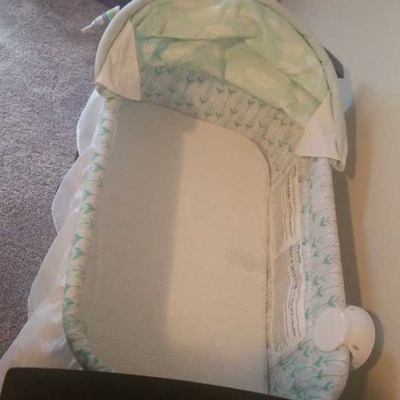 Bassinet - Picture 2 of 4